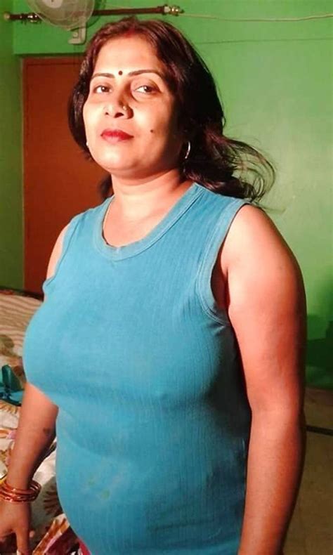 indian aunty huge boobs nude|Desi